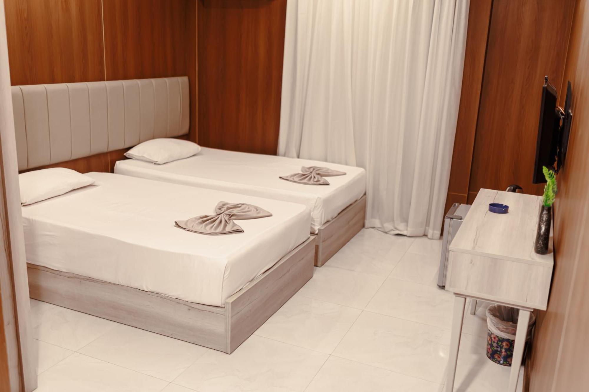 Royal Hostel *